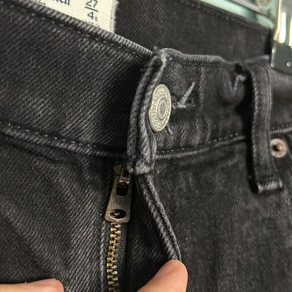 Abercrombie The 90s Straight Ultra High Rise Short - Picture 5 of 10